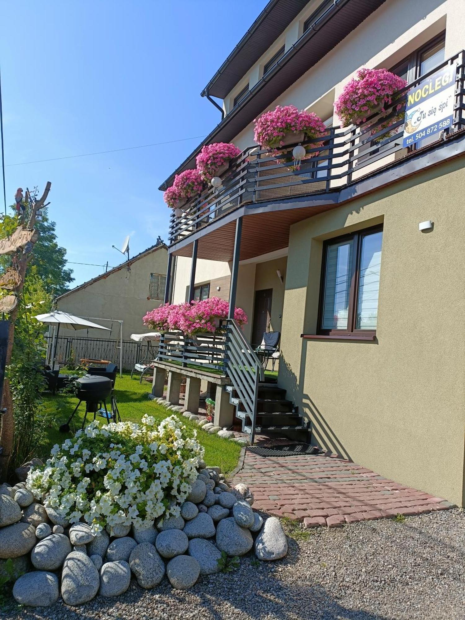Tu Sie Spi Lägenhet Bodzentyn Exteriör bild
